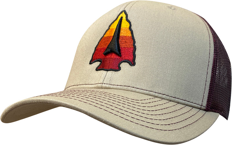 FAST BACK KHAKI / BURGUNDY ARROWHEAD CAP