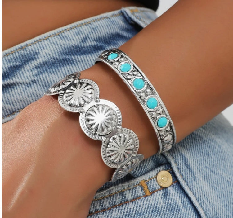 2pcs Western Style Engraved Metal Cuff Bangle Bracelet Set for Women