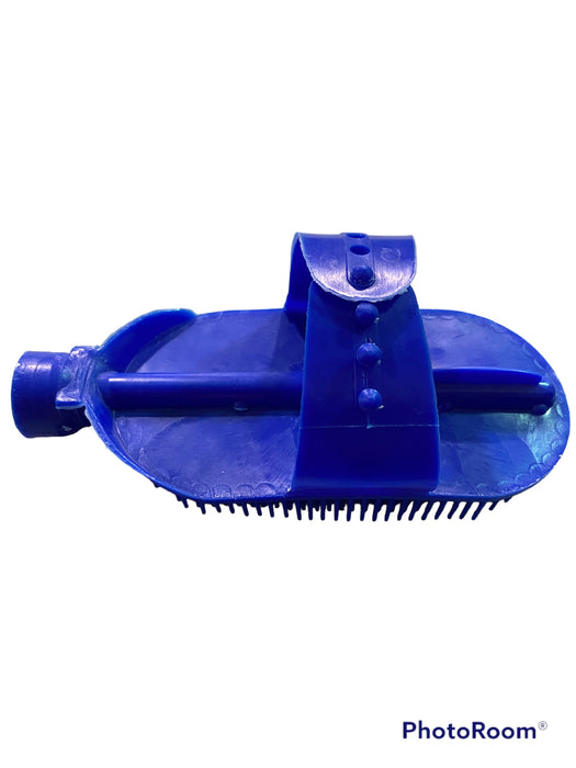 PLASTIC CURRY COMB W/HOSE ATCH